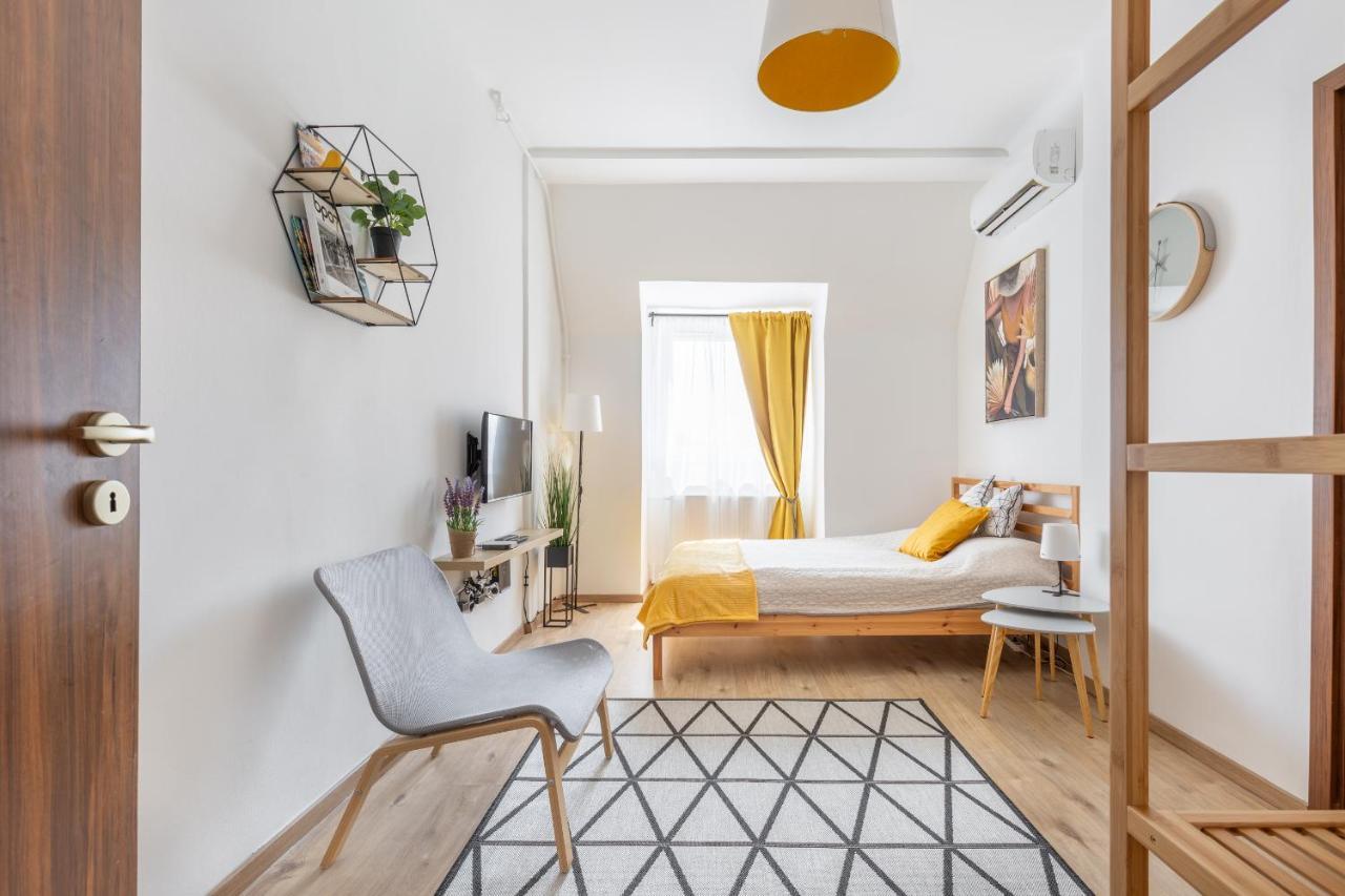 P34 Pannonia Apartment *